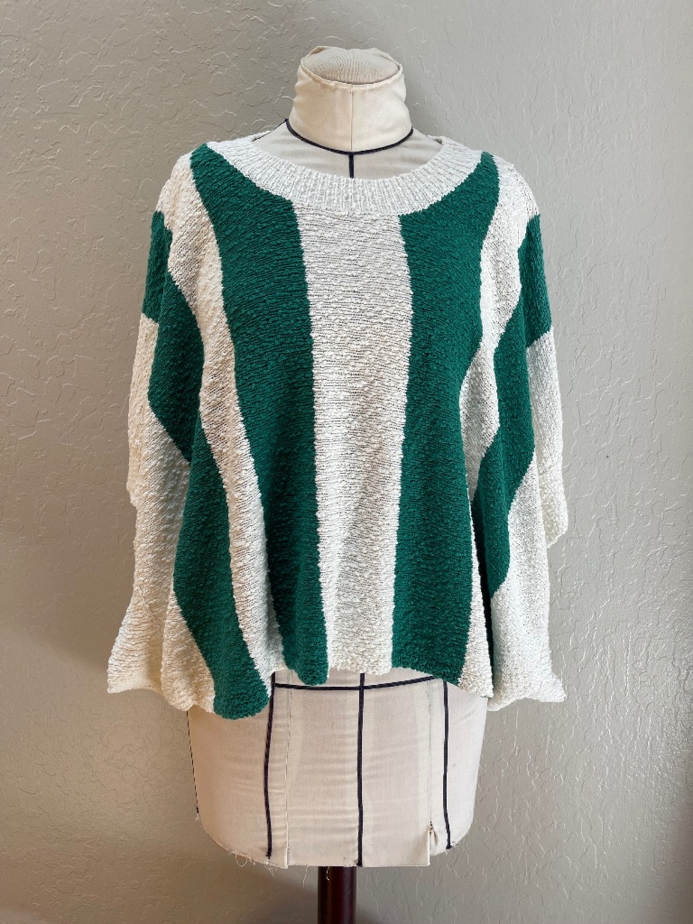 Striped short-sleeve sweater Size XL
